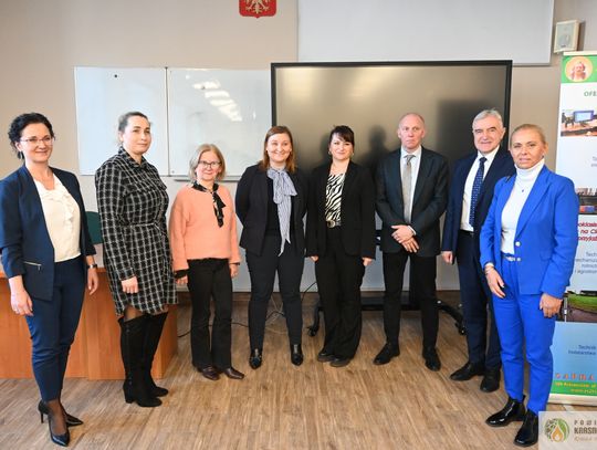 Pow. krasnostawski. Wizyta wiceminister edukacji w ZS Nr 2 im. B. Głowackiego [GALERIA ZDJĘĆ]