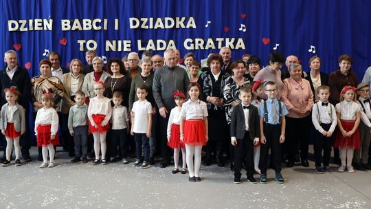 Dzień Babci i Dziadka w SP Leśniowice [GALERIA ZDJĘĆ]