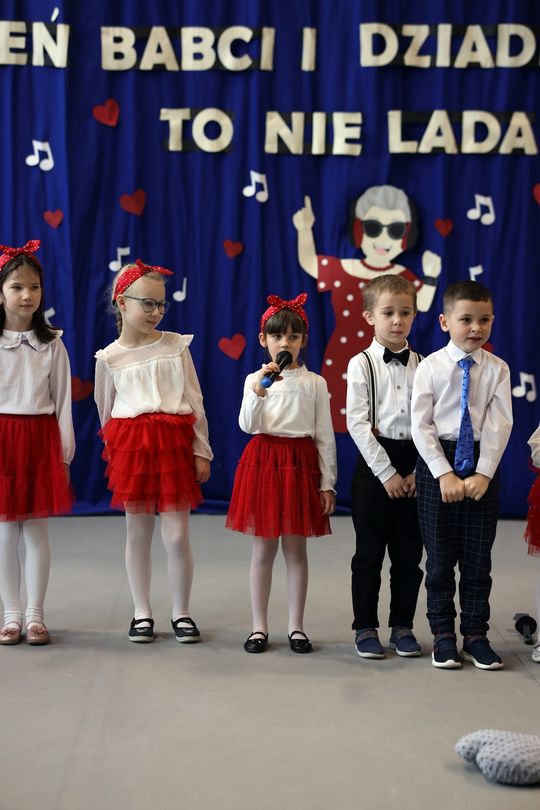 Dzień Babci i Dziadka w SP Leśniowice [GALERIA ZDJĘĆ] 