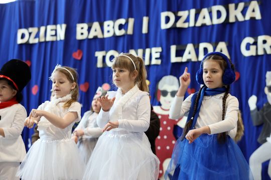 Dzień Babci i Dziadka w SP Leśniowice [GALERIA ZDJĘĆ] 