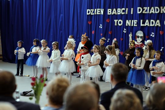 Dzień Babci i Dziadka w SP Leśniowice [GALERIA ZDJĘĆ] 