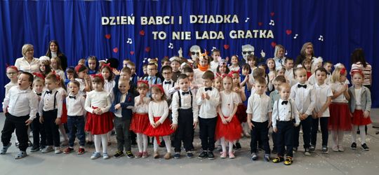 Dzień Babci i Dziadka w SP Leśniowice [GALERIA ZDJĘĆ] 