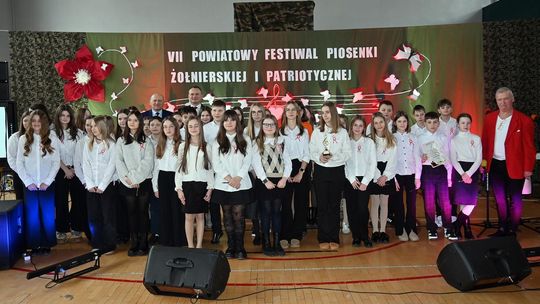 VII Powiatowy Festiwal Piosenki Żołnierskiej i Patriotycznej w LO w Dubience [GALERIA ZDJĘĆ]