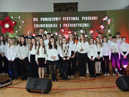 VII Powiatowy Festiwal Piosenki Żołnierskiej i Patriotycznej w LO w Dubience [GALERIA ZDJĘĆ]