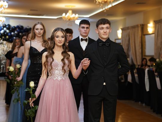 Studniówka uczniów II Liceum Ogólnokształcącego im. C. K. Norwida w Krasnymstawie [GALERIA ZDJĘĆ]