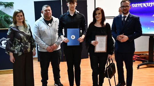 Krasnystaw. Doceniono pracę i talenty uczniów krasnostawskich podstawówek [GALERIA ZDJĘĆ]