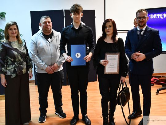 Krasnystaw. Doceniono pracę i talenty uczniów krasnostawskich podstawówek [GALERIA ZDJĘĆ]