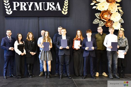 W Krasnymstawie uhonorowano uczniów, którzy wyróżnili się w nauce, sporcie i działalności artystycznej. W dniach 11 i 12 lutego w miejskich szkołach podstawowych odbyły się uroczystości wręczenia Stypendiów Dyrektora za pierwsze półrocze roku szkolnego 2025/2026.
