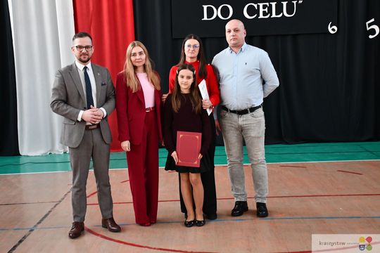 W Krasnymstawie uhonorowano uczniów, którzy wyróżnili się w nauce, sporcie i działalności artystycznej. W dniach 11 i 12 lutego w miejskich szkołach podstawowych odbyły się uroczystości wręczenia Stypendiów Dyrektora za pierwsze półrocze roku szkolnego 2025/2026.