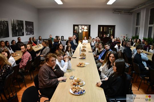 W Krasnymstawie uhonorowano uczniów, którzy wyróżnili się w nauce, sporcie i działalności artystycznej. W dniach 11 i 12 lutego w miejskich szkołach podstawowych odbyły się uroczystości wręczenia Stypendiów Dyrektora za pierwsze półrocze roku szkolnego 2025/2026.