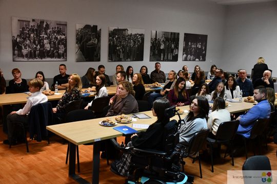 W Krasnymstawie uhonorowano uczniów, którzy wyróżnili się w nauce, sporcie i działalności artystycznej. W dniach 11 i 12 lutego w miejskich szkołach podstawowych odbyły się uroczystości wręczenia Stypendiów Dyrektora za pierwsze półrocze roku szkolnego 2025/2026.