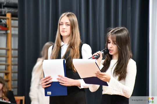 W Krasnymstawie uhonorowano uczniów, którzy wyróżnili się w nauce, sporcie i działalności artystycznej. W dniach 11 i 12 lutego w miejskich szkołach podstawowych odbyły się uroczystości wręczenia Stypendiów Dyrektora za pierwsze półrocze roku szkolnego 2025/2026.