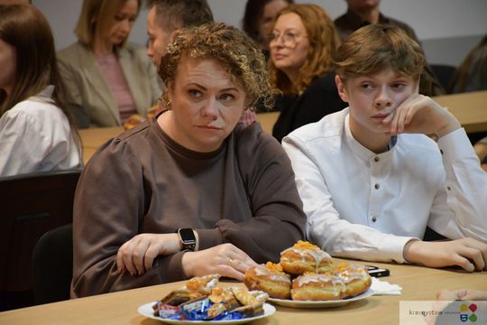 W Krasnymstawie uhonorowano uczniów, którzy wyróżnili się w nauce, sporcie i działalności artystycznej. W dniach 11 i 12 lutego w miejskich szkołach podstawowych odbyły się uroczystości wręczenia Stypendiów Dyrektora za pierwsze półrocze roku szkolnego 2025/2026.