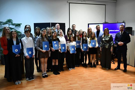 W Krasnymstawie uhonorowano uczniów, którzy wyróżnili się w nauce, sporcie i działalności artystycznej. W dniach 11 i 12 lutego w miejskich szkołach podstawowych odbyły się uroczystości wręczenia Stypendiów Dyrektora za pierwsze półrocze roku szkolnego 2025/2026.