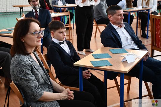 W Krasnymstawie uhonorowano uczniów, którzy wyróżnili się w nauce, sporcie i działalności artystycznej. W dniach 11 i 12 lutego w miejskich szkołach podstawowych odbyły się uroczystości wręczenia Stypendiów Dyrektora za pierwsze półrocze roku szkolnego 2025/2026.