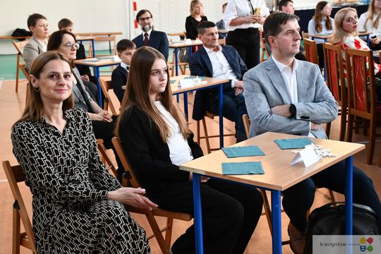 W Krasnymstawie uhonorowano uczniów, którzy wyróżnili się w nauce, sporcie i działalności artystycznej. W dniach 11 i 12 lutego w miejskich szkołach podstawowych odbyły się uroczystości wręczenia Stypendiów Dyrektora za pierwsze półrocze roku szkolnego 2025/2026.