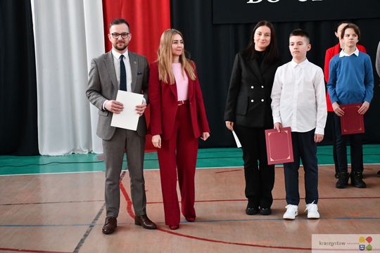 W Krasnymstawie uhonorowano uczniów, którzy wyróżnili się w nauce, sporcie i działalności artystycznej. W dniach 11 i 12 lutego w miejskich szkołach podstawowych odbyły się uroczystości wręczenia Stypendiów Dyrektora za pierwsze półrocze roku szkolnego 2025/2026.