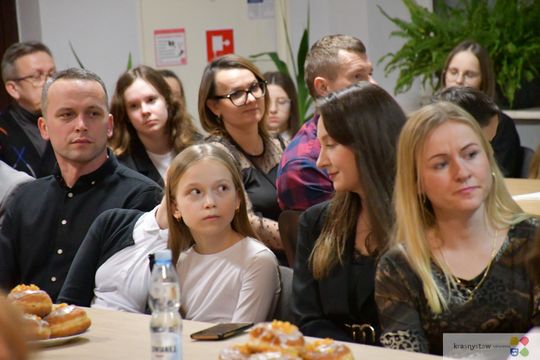 W Krasnymstawie uhonorowano uczniów, którzy wyróżnili się w nauce, sporcie i działalności artystycznej. W dniach 11 i 12 lutego w miejskich szkołach podstawowych odbyły się uroczystości wręczenia Stypendiów Dyrektora za pierwsze półrocze roku szkolnego 2025/2026.