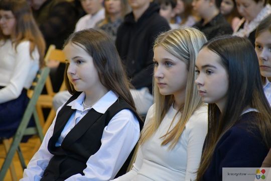 W Krasnymstawie uhonorowano uczniów, którzy wyróżnili się w nauce, sporcie i działalności artystycznej. W dniach 11 i 12 lutego w miejskich szkołach podstawowych odbyły się uroczystości wręczenia Stypendiów Dyrektora za pierwsze półrocze roku szkolnego 2025/2026.