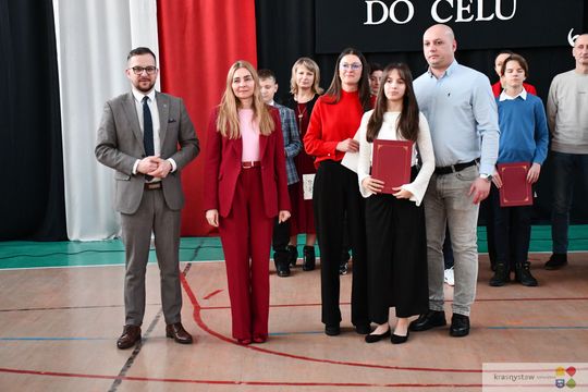 W Krasnymstawie uhonorowano uczniów, którzy wyróżnili się w nauce, sporcie i działalności artystycznej. W dniach 11 i 12 lutego w miejskich szkołach podstawowych odbyły się uroczystości wręczenia Stypendiów Dyrektora za pierwsze półrocze roku szkolnego 2025/2026.