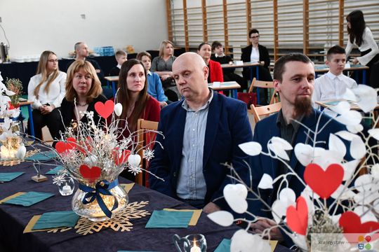 W Krasnymstawie uhonorowano uczniów, którzy wyróżnili się w nauce, sporcie i działalności artystycznej. W dniach 11 i 12 lutego w miejskich szkołach podstawowych odbyły się uroczystości wręczenia Stypendiów Dyrektora za pierwsze półrocze roku szkolnego 2025/2026.