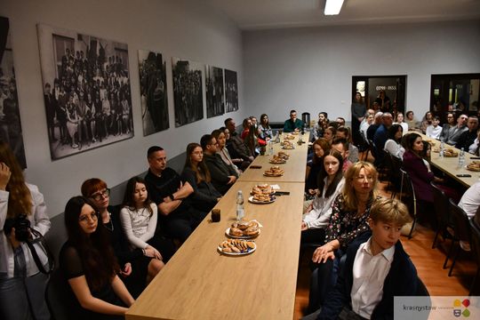 W Krasnymstawie uhonorowano uczniów, którzy wyróżnili się w nauce, sporcie i działalności artystycznej. W dniach 11 i 12 lutego w miejskich szkołach podstawowych odbyły się uroczystości wręczenia Stypendiów Dyrektora za pierwsze półrocze roku szkolnego 2025/2026.