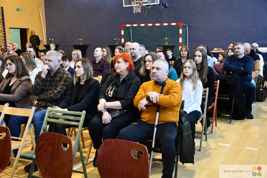 W Krasnymstawie uhonorowano uczniów, którzy wyróżnili się w nauce, sporcie i działalności artystycznej. W dniach 11 i 12 lutego w miejskich szkołach podstawowych odbyły się uroczystości wręczenia Stypendiów Dyrektora za pierwsze półrocze roku szkolnego 2025/2026.