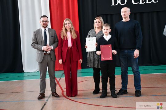 W Krasnymstawie uhonorowano uczniów, którzy wyróżnili się w nauce, sporcie i działalności artystycznej. W dniach 11 i 12 lutego w miejskich szkołach podstawowych odbyły się uroczystości wręczenia Stypendiów Dyrektora za pierwsze półrocze roku szkolnego 2025/2026.