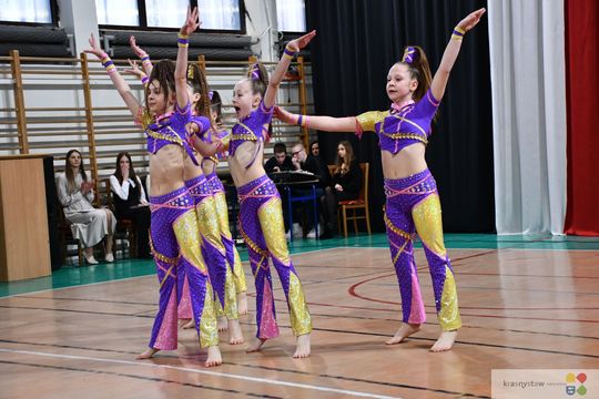 W Krasnymstawie uhonorowano uczniów, którzy wyróżnili się w nauce, sporcie i działalności artystycznej. W dniach 11 i 12 lutego w miejskich szkołach podstawowych odbyły się uroczystości wręczenia Stypendiów Dyrektora za pierwsze półrocze roku szkolnego 2025/2026.