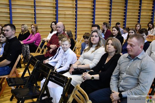 W Krasnymstawie uhonorowano uczniów, którzy wyróżnili się w nauce, sporcie i działalności artystycznej. W dniach 11 i 12 lutego w miejskich szkołach podstawowych odbyły się uroczystości wręczenia Stypendiów Dyrektora za pierwsze półrocze roku szkolnego 2025/2026.