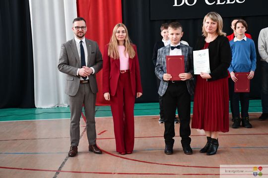 W Krasnymstawie uhonorowano uczniów, którzy wyróżnili się w nauce, sporcie i działalności artystycznej. W dniach 11 i 12 lutego w miejskich szkołach podstawowych odbyły się uroczystości wręczenia Stypendiów Dyrektora za pierwsze półrocze roku szkolnego 2025/2026.