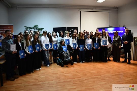 W Krasnymstawie uhonorowano uczniów, którzy wyróżnili się w nauce, sporcie i działalności artystycznej. W dniach 11 i 12 lutego w miejskich szkołach podstawowych odbyły się uroczystości wręczenia Stypendiów Dyrektora za pierwsze półrocze roku szkolnego 2025/2026.