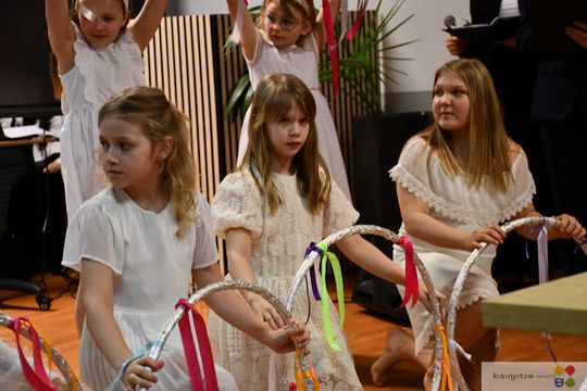 W Krasnymstawie uhonorowano uczniów, którzy wyróżnili się w nauce, sporcie i działalności artystycznej. W dniach 11 i 12 lutego w miejskich szkołach podstawowych odbyły się uroczystości wręczenia Stypendiów Dyrektora za pierwsze półrocze roku szkolnego 2025/2026.