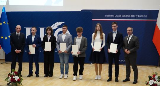 Najlepsi uczniowie powiatu krasnostawskiego z prestiżowymi stypendiami [GALERIA ZDJĘĆ] 