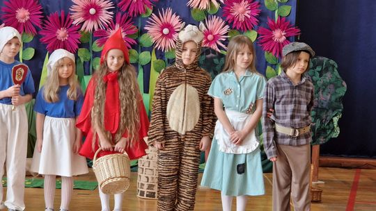 IV edycja Powiatowego Konkursu "Inscenizujemy Bajki Adama Mickiewicza" w ZSz-P nr 3 w Chełmie [GALERIA ZDJĘĆ]