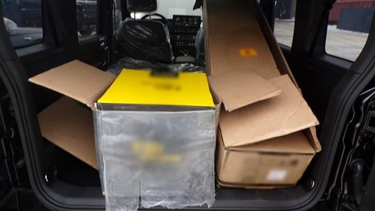 Celnicy zatrzymali 15 aut z Chin. Co ich zaniepokoiło? [ZDJĘCIA]