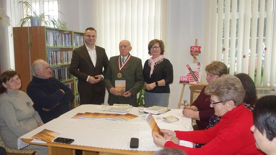 Premiera tomiku Jana Zieńkowskiego w bibliotece w Łopienniku Górnym [ZDJĘCIA]