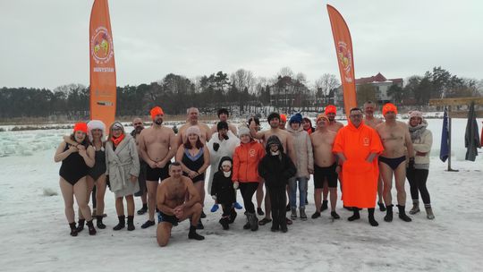 Lód topnieje, pasja zostaje. Krasnostawskie Karpie znów wskoczyły do wody [GALERIA ZDJĘĆ]