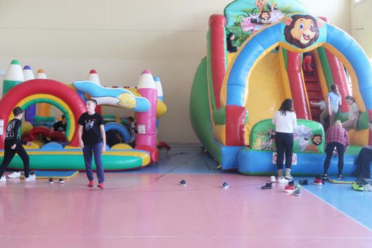 Gm. Krasnystaw. Zima bez nudy – ferie z pasją i sportem w Małochwieju Dużym [GALERIA ZDJĘĆ]