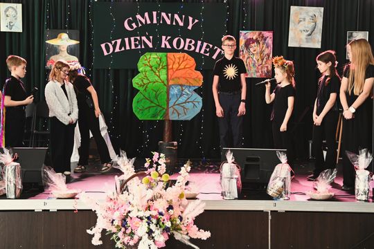 Gminny Dzień Kobiet w Kraśniczynie [GALERIA ZDJĘĆ] 