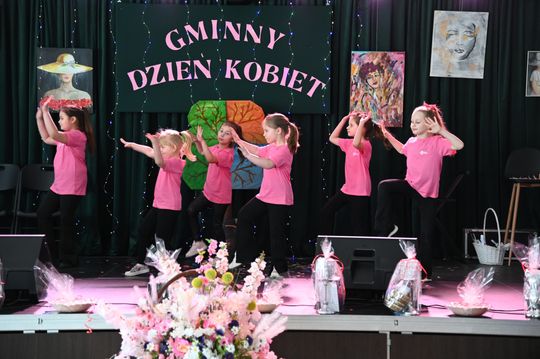 Gminny Dzień Kobiet w Kraśniczynie [GALERIA ZDJĘĆ] 