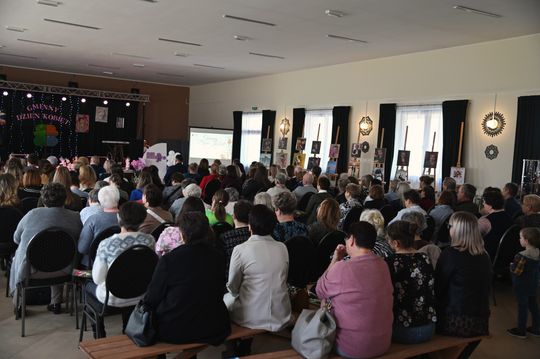 Gminny Dzień Kobiet w Kraśniczynie [GALERIA ZDJĘĆ] 