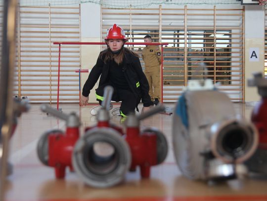 Pow. krasnostawski. Pierwsze Powiatowe Halowe Zawody MDP: 29 drużyn rywalizowało na torze przeszkód! [GALERIA ZDJĘĆ]