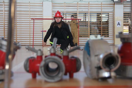 Pow. krasnostawski. Pierwsze Powiatowe Halowe Zawody MDP: 29 drużyn rywalizowało na torze przeszkód! [GALERIA ZDJĘĆ]