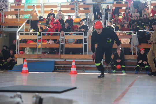 Pow. krasnostawski. Pierwsze Powiatowe Halowe Zawody MDP: 29 drużyn rywalizowało na torze przeszkód! [GALERIA ZDJĘĆ]