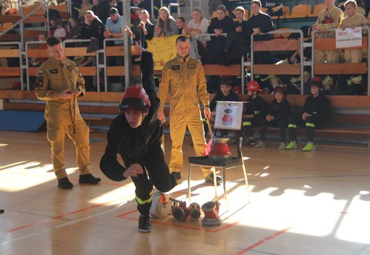 Pow. krasnostawski. Pierwsze Powiatowe Halowe Zawody MDP: 29 drużyn rywalizowało na torze przeszkód! [GALERIA ZDJĘĆ]