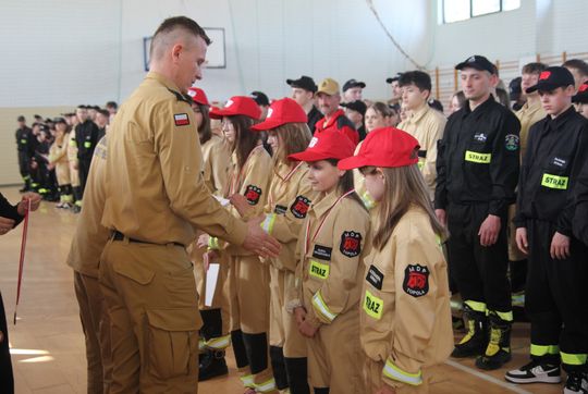 Pow. krasnostawski. Pierwsze Powiatowe Halowe Zawody MDP: 29 drużyn rywalizowało na torze przeszkód! [GALERIA ZDJĘĆ]