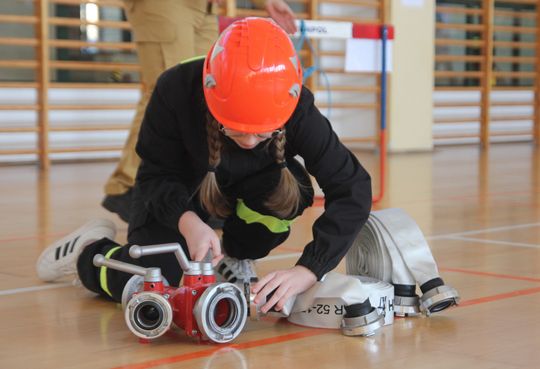 Pow. krasnostawski. Pierwsze Powiatowe Halowe Zawody MDP: 29 drużyn rywalizowało na torze przeszkód! [GALERIA ZDJĘĆ]