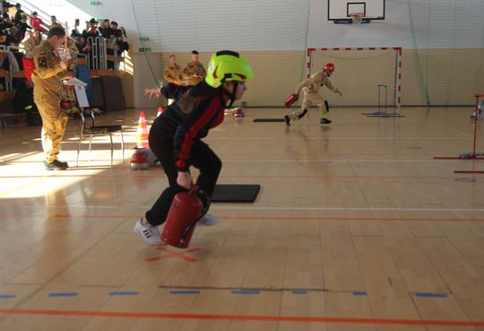 Pow. krasnostawski. Pierwsze Powiatowe Halowe Zawody MDP: 29 drużyn rywalizowało na torze przeszkód! [GALERIA ZDJĘĆ]