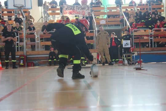 Pow. krasnostawski. Pierwsze Powiatowe Halowe Zawody MDP: 29 drużyn rywalizowało na torze przeszkód! [GALERIA ZDJĘĆ]